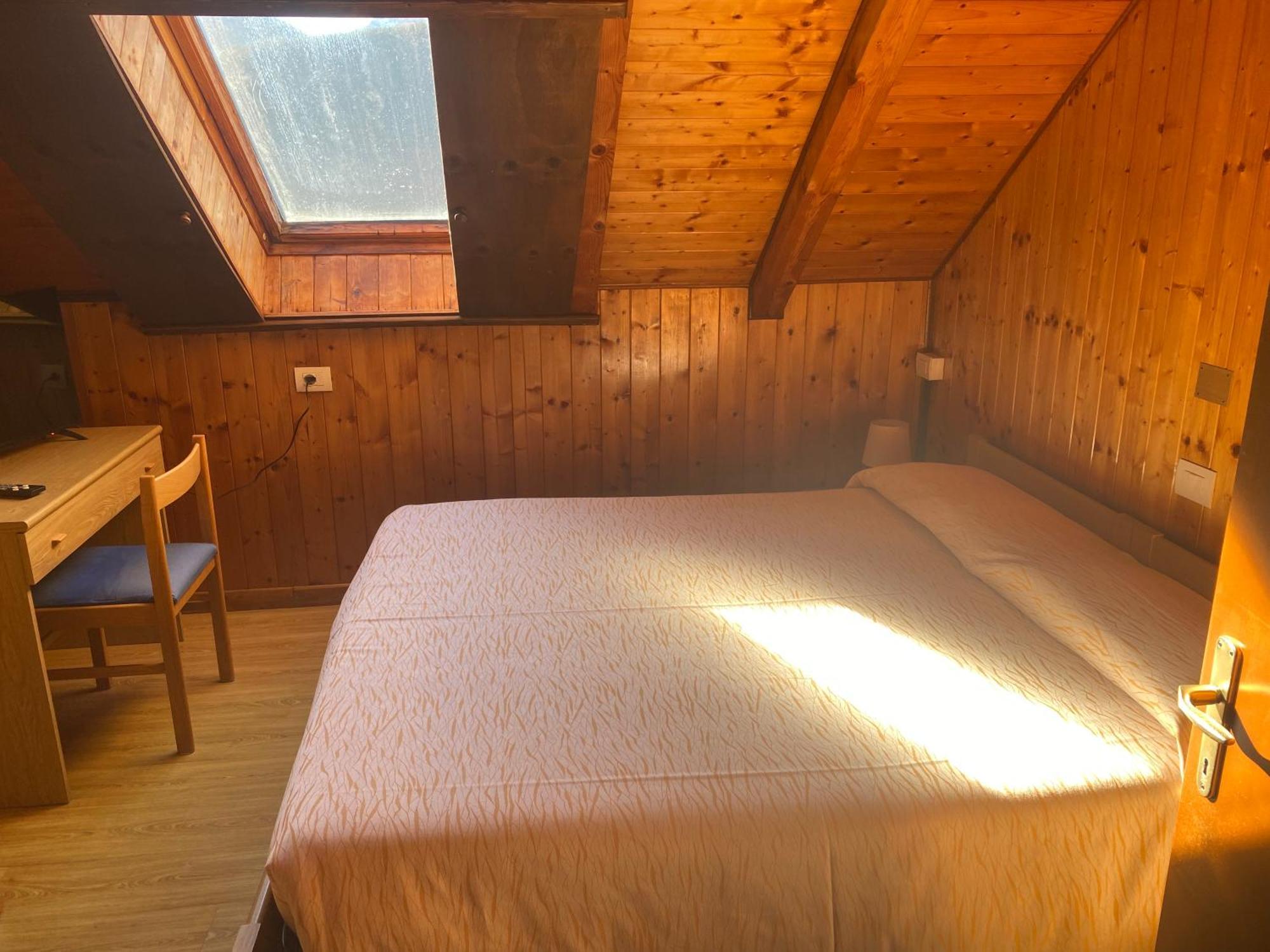 Albergo La Perla Краведжиа Экстерьер фото