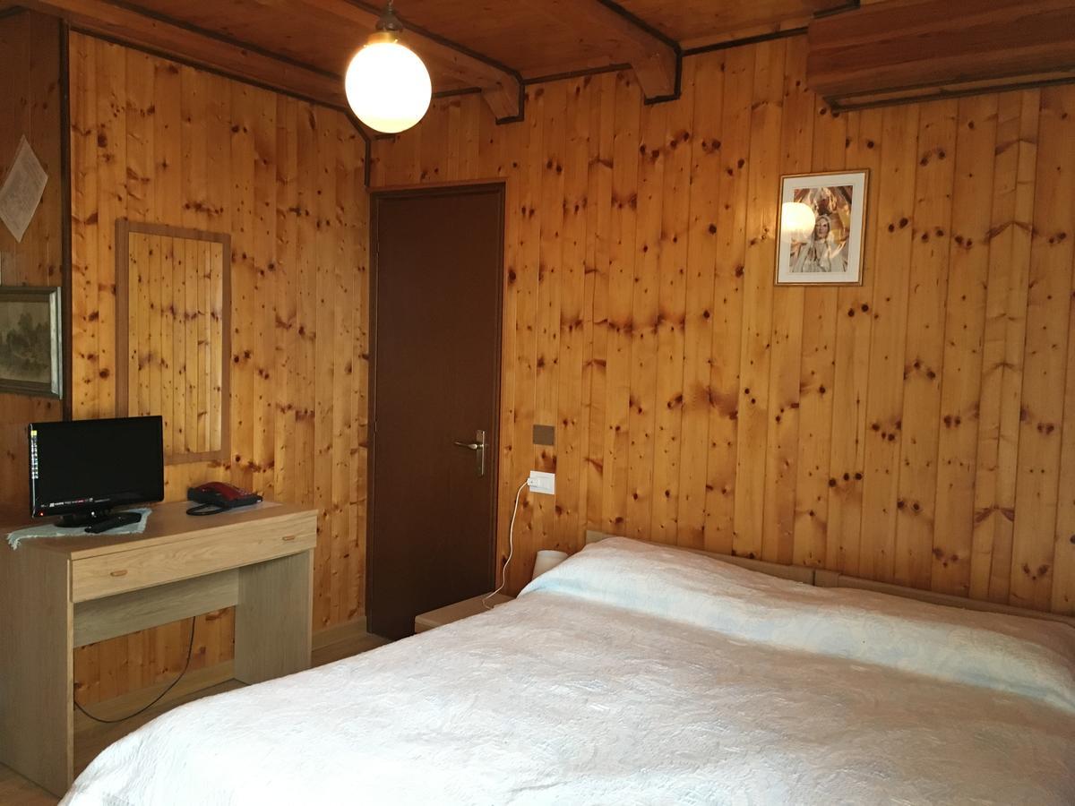 Albergo La Perla Краведжиа Экстерьер фото
