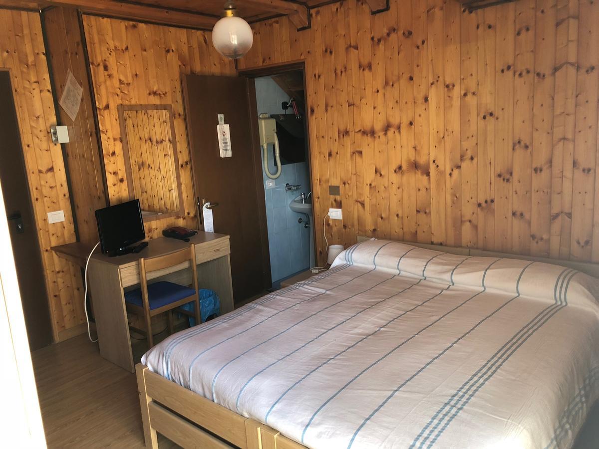 Albergo La Perla Краведжиа Экстерьер фото
